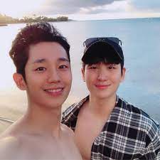 Snowdrop Actor Jung Hae-In Shows His Handsome Brother Jung Hae-Jun